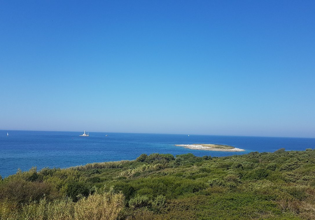 Beach Mala Kolumbarica-Premantura必去景点