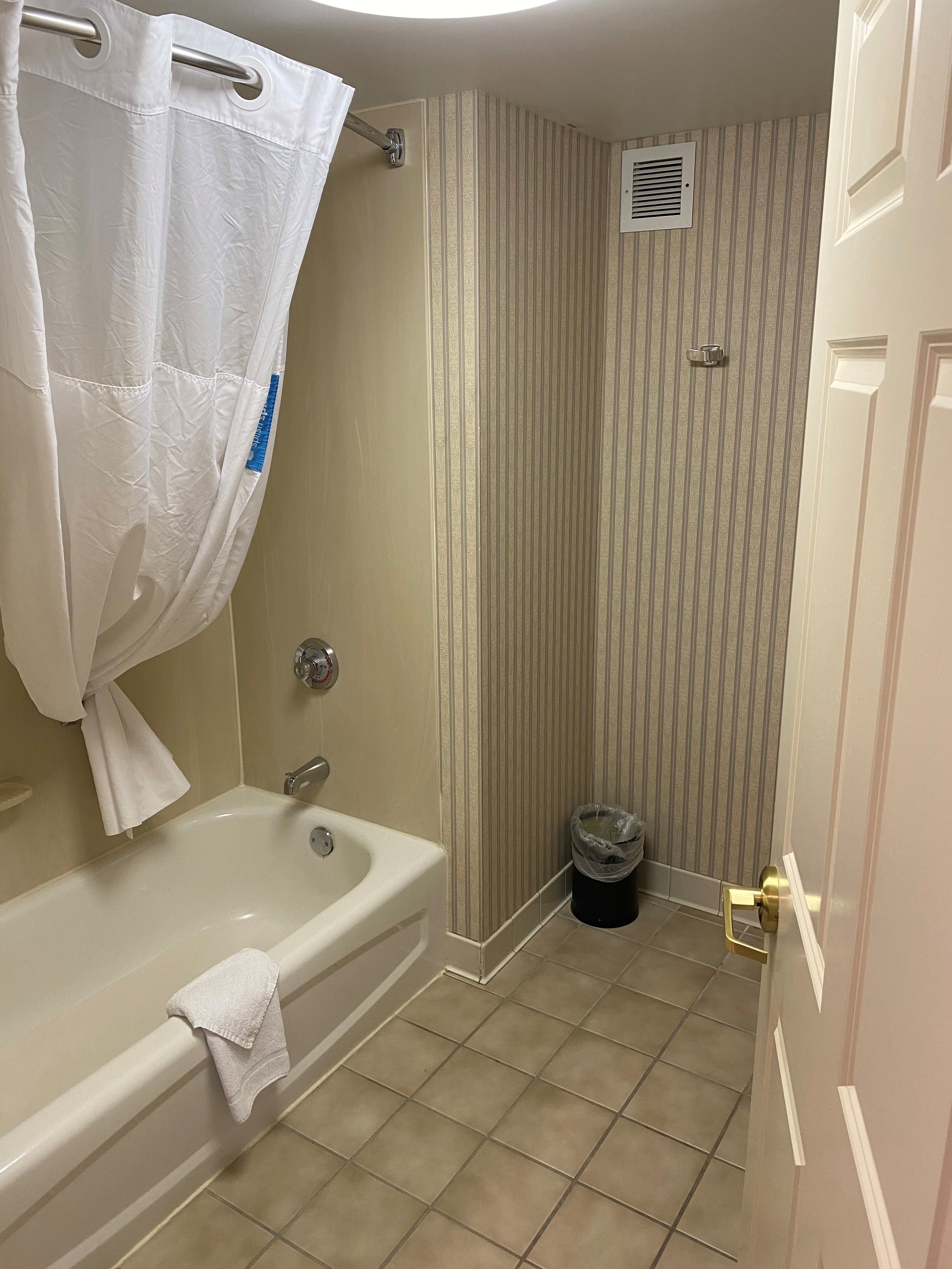 Hampton Inn & Suites Kansas City-Country Club Plaza-浴室