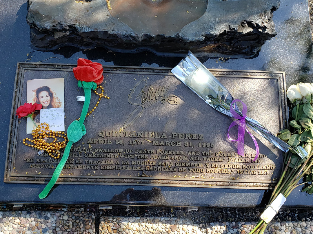 The Grave of Selena Quintanilla-Perez景点图片