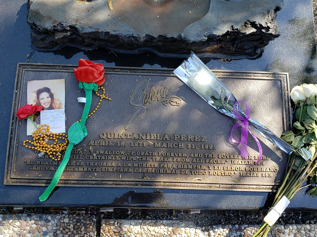 The Grave of Selena Quintanilla-Perez-科珀斯克里斯蒂市必去景点