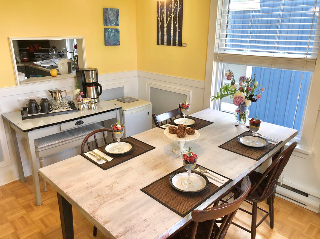 Bee's Knees BnB & Art Studio主图