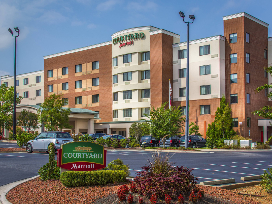 Courtyard by Marriott Greensboro Airport主图