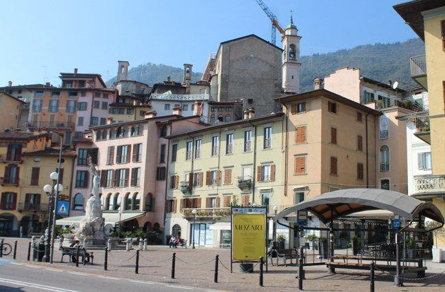 Fontana di Piazza XIII Martiri di Lovere景点图片