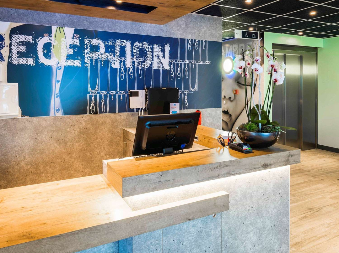 萨朗什勃朗峰地区宜必思快捷酒店主图