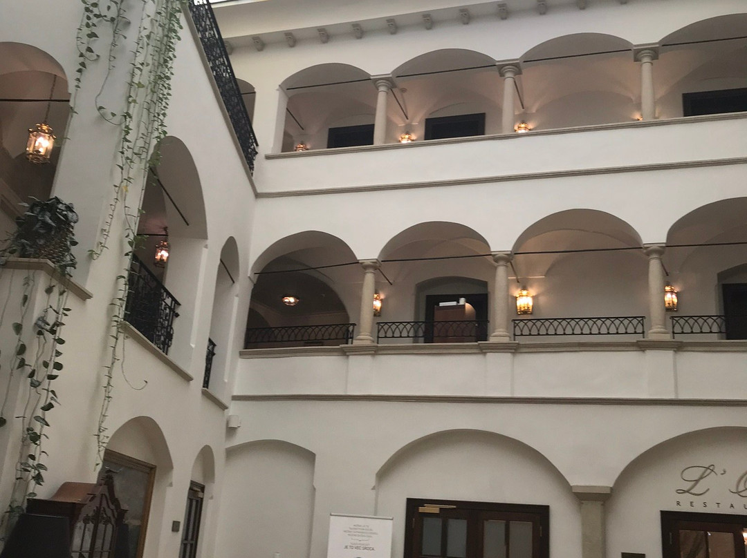 阿卡迪亚酒店主图