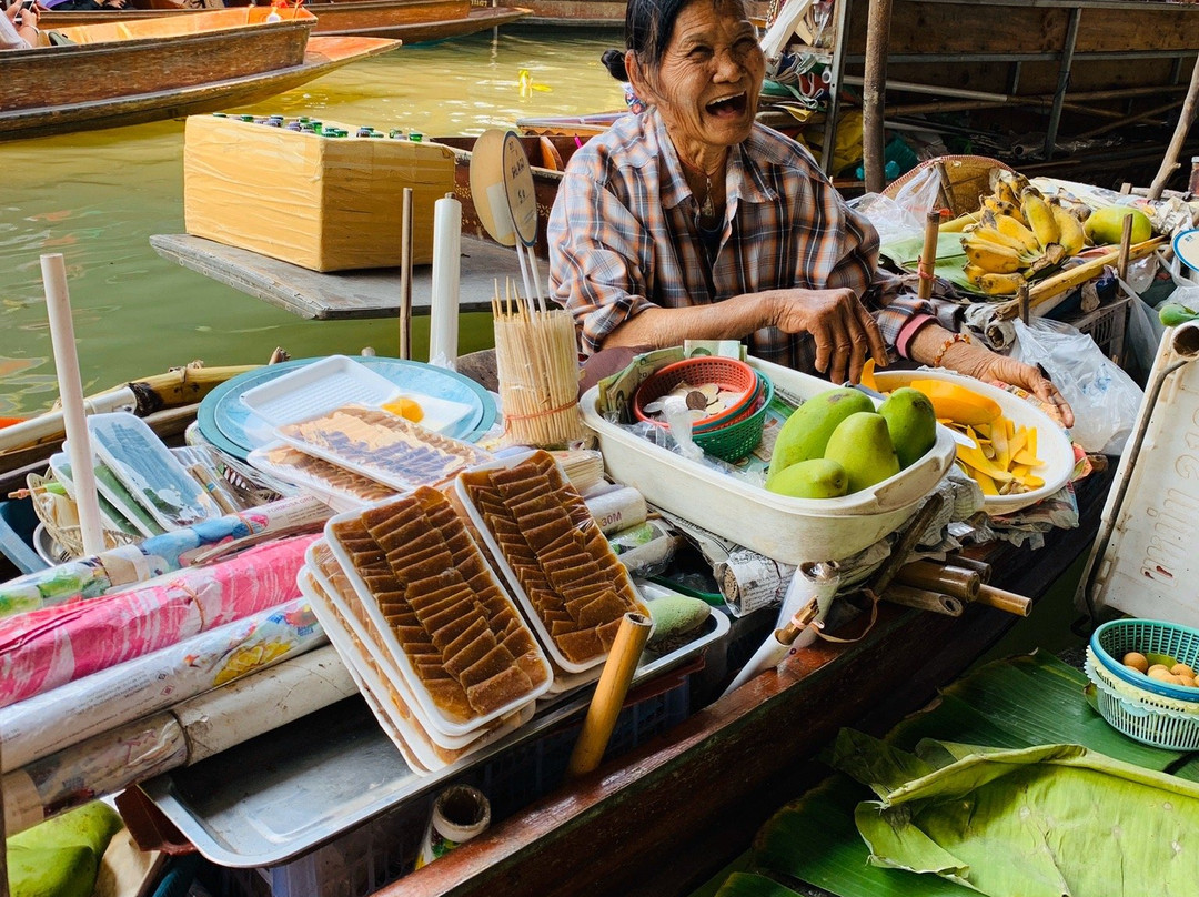 Amphawa Floating Market & Firefly Night Cruising Day Tours - Panda Bus景点图片