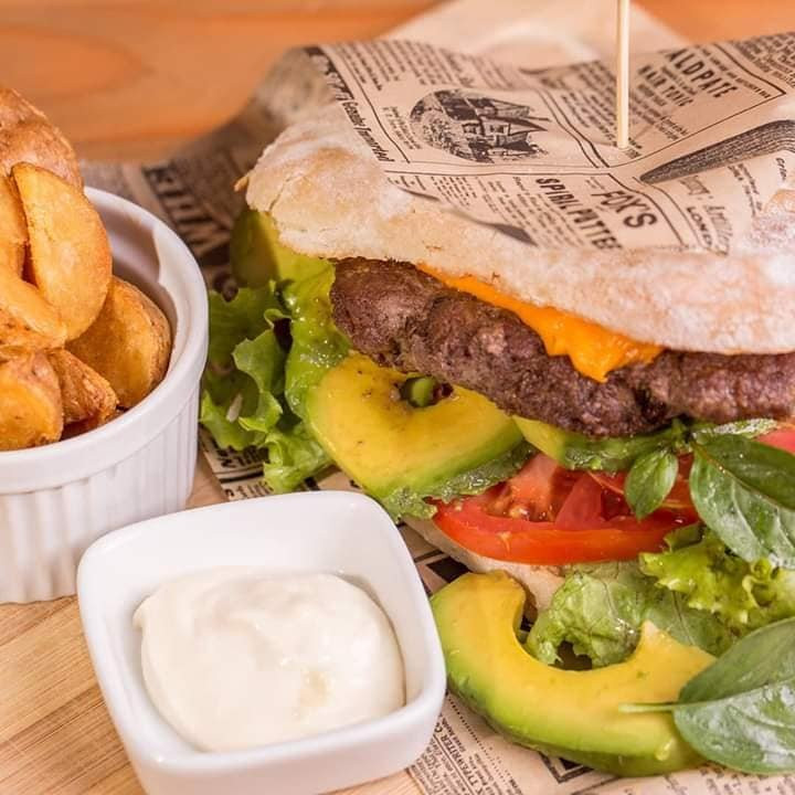 普孔餐馆和美食-Café Luthier Bistro