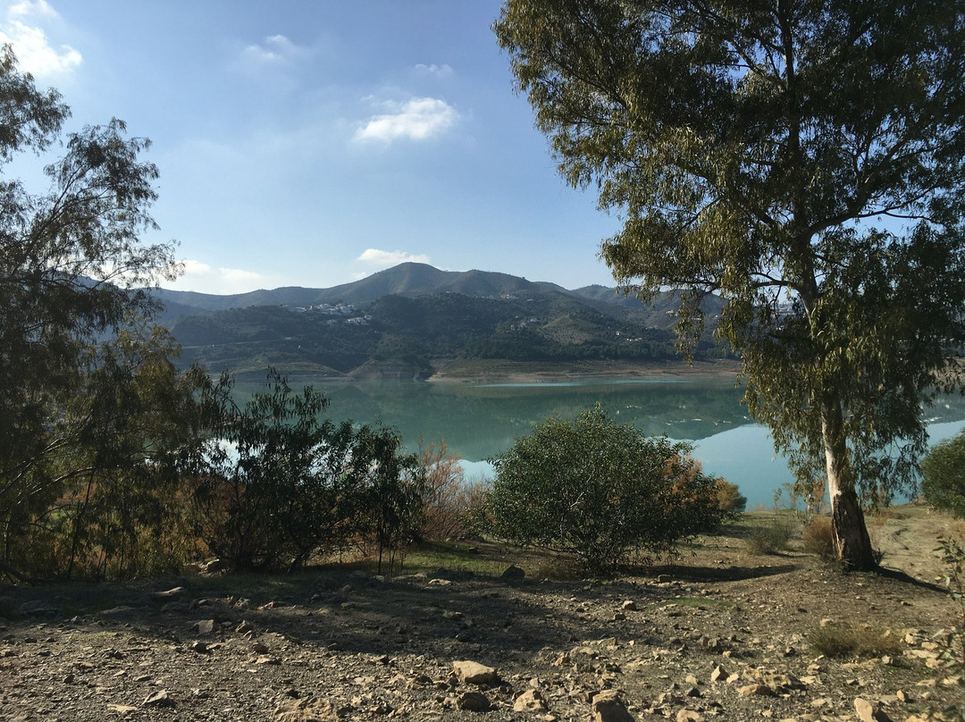 Lake Vinuela景点图片