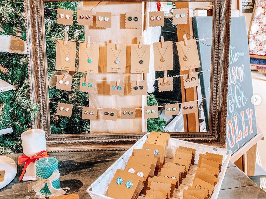 Star & Stable Christmas Store-North Milton必去景点