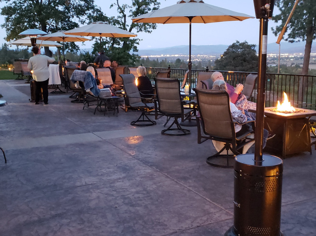 Hummingbird Estate主图