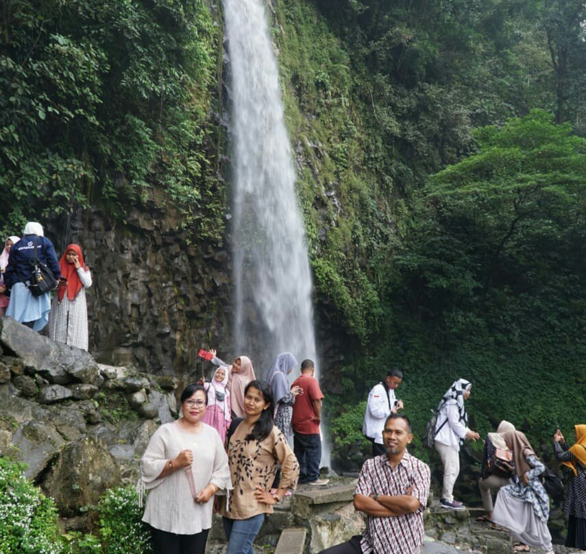 Anai Valley Waterfall景点图片