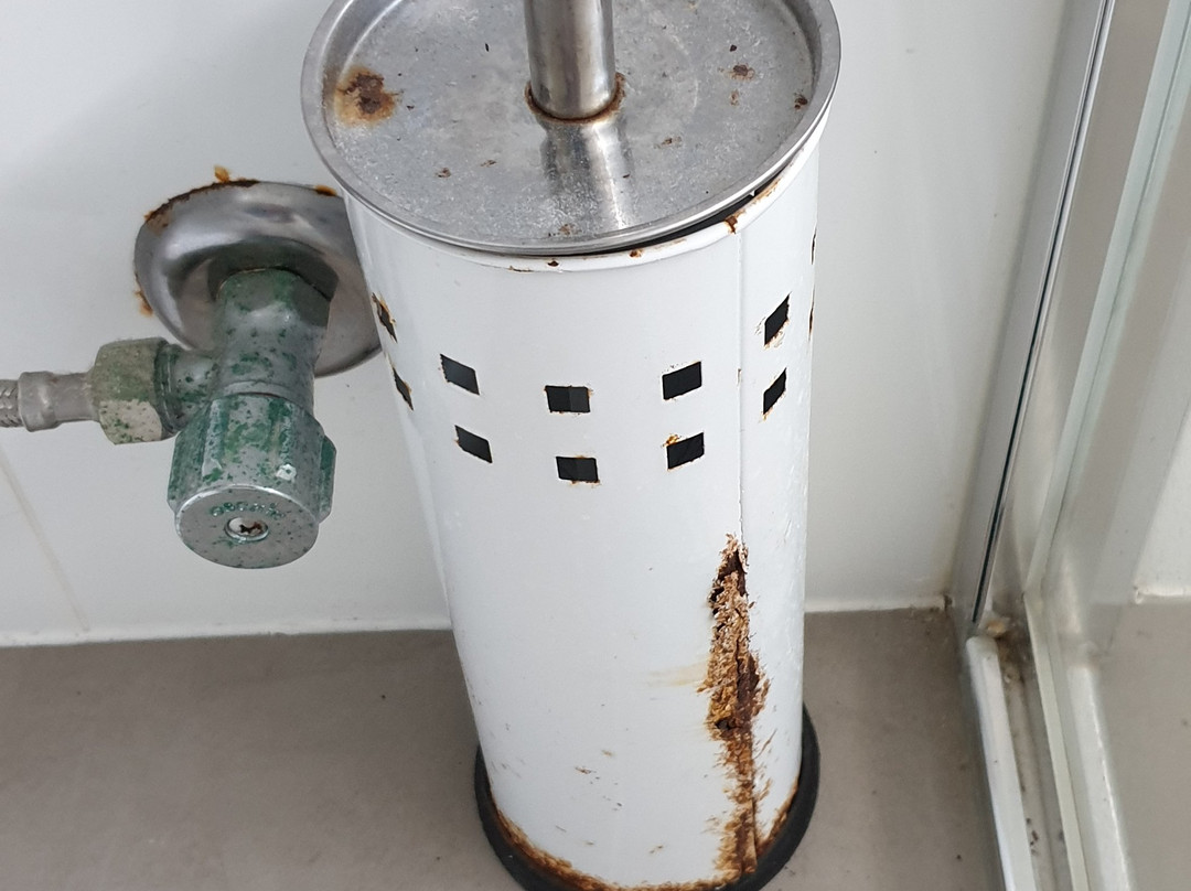 洞穴海滨酒店主图