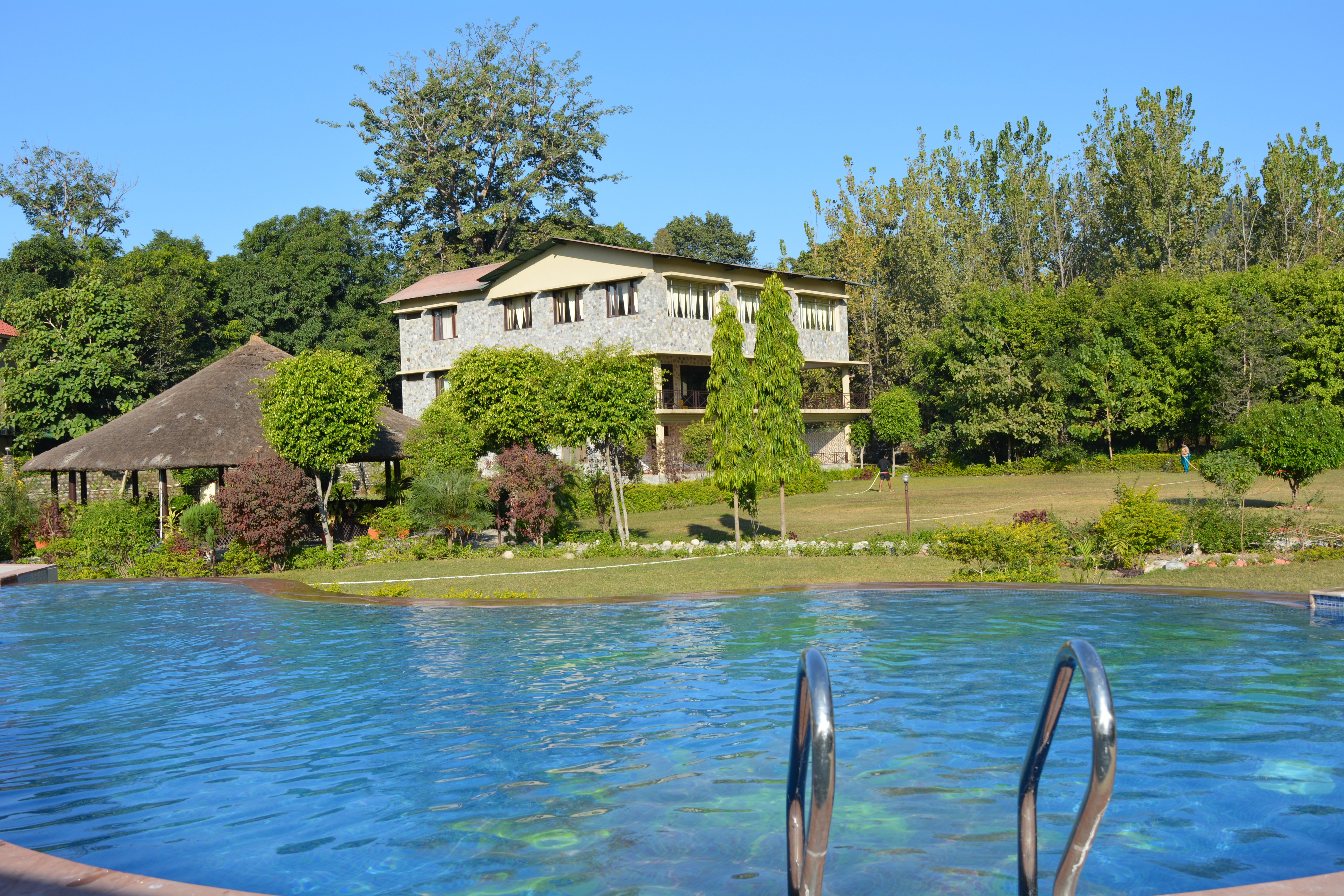 Pratiksha River Retreat-泳池