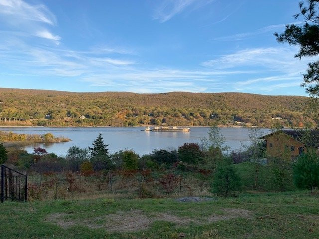 Overlook on Hudson主图