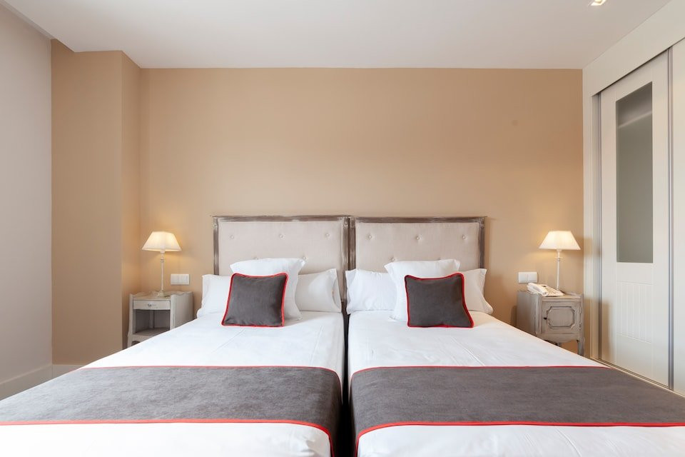 阿尔托拉酒店主图