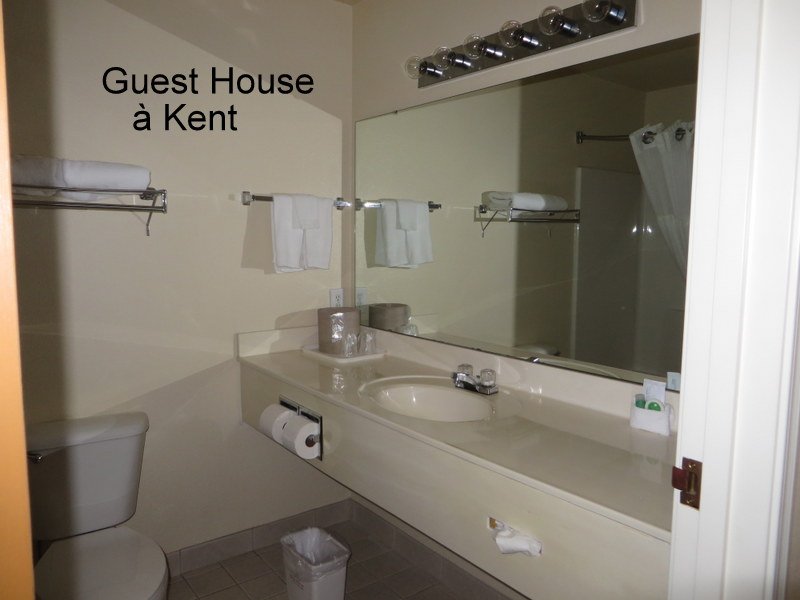 GuestHouse Kelso Longview-浴室