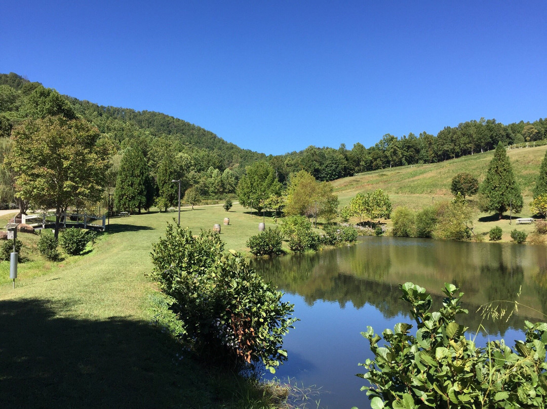 Faber旅游景点-Mountain And Vine