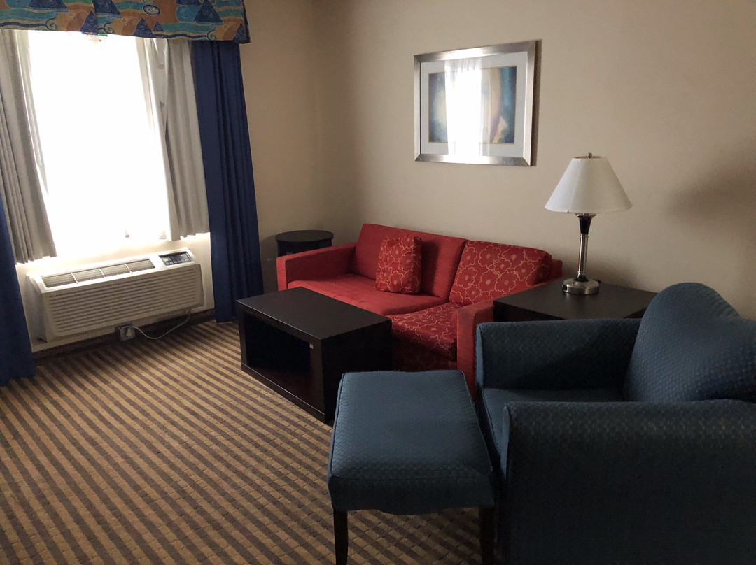 Portage Hotel & Suites主图