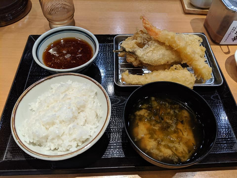 天ぷら定食 まきの センタープラザ店主图