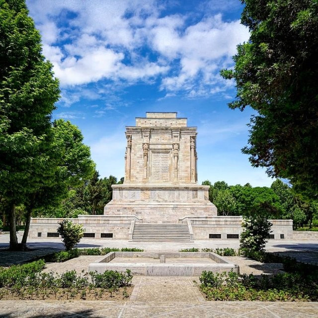 Tomb of Ferdowsi景点图片