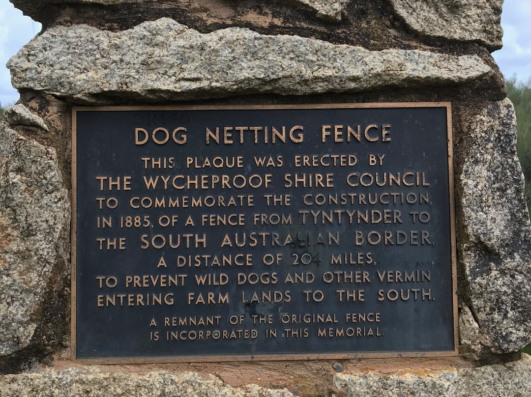 Dog Netting Fence Monument-Culgoa必去景点