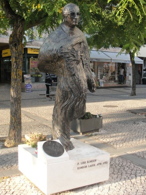 Estatua do Padre Luis Kondor-花地玛必去景点