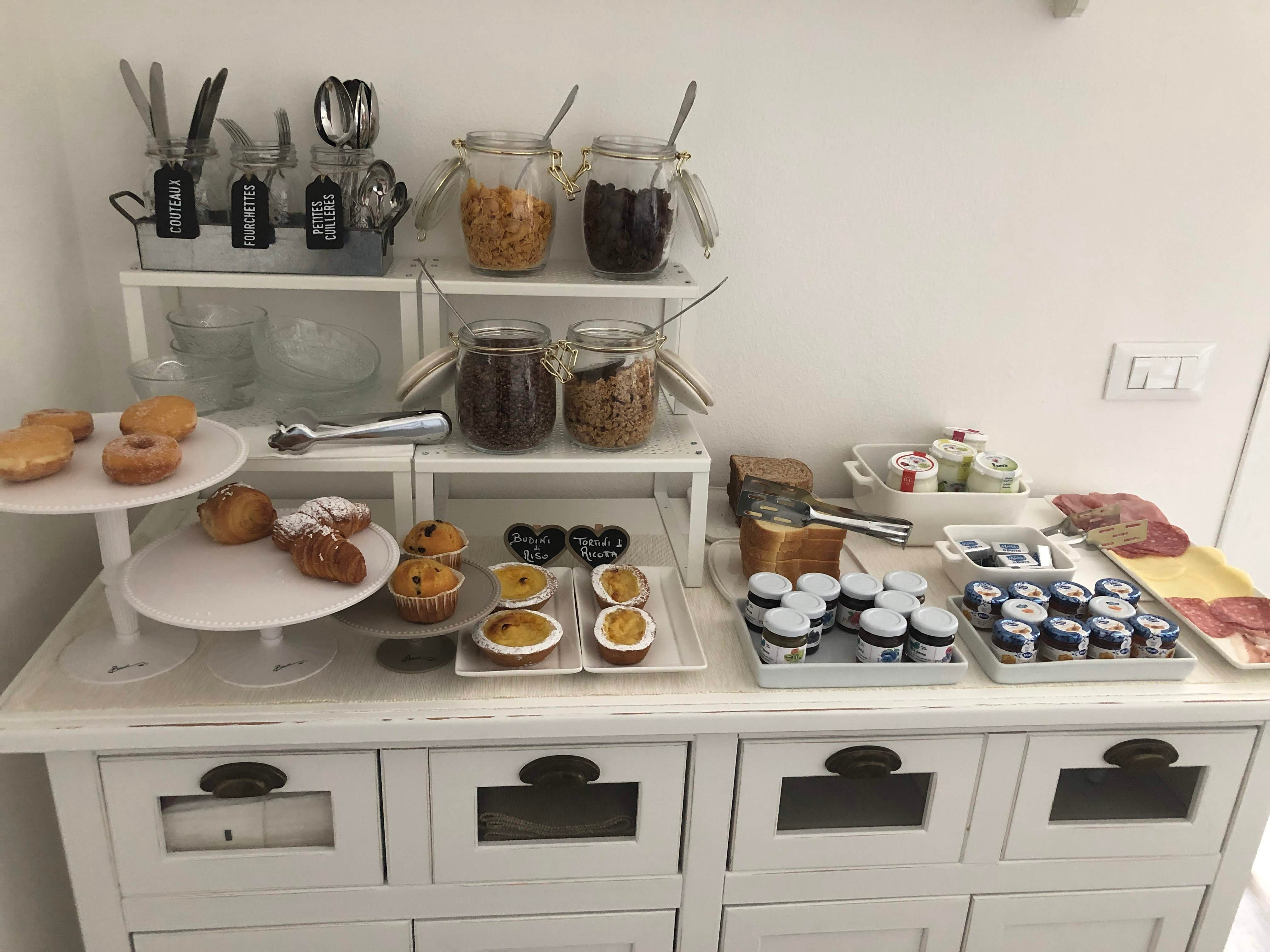 aMarti Suites B&B-餐饮