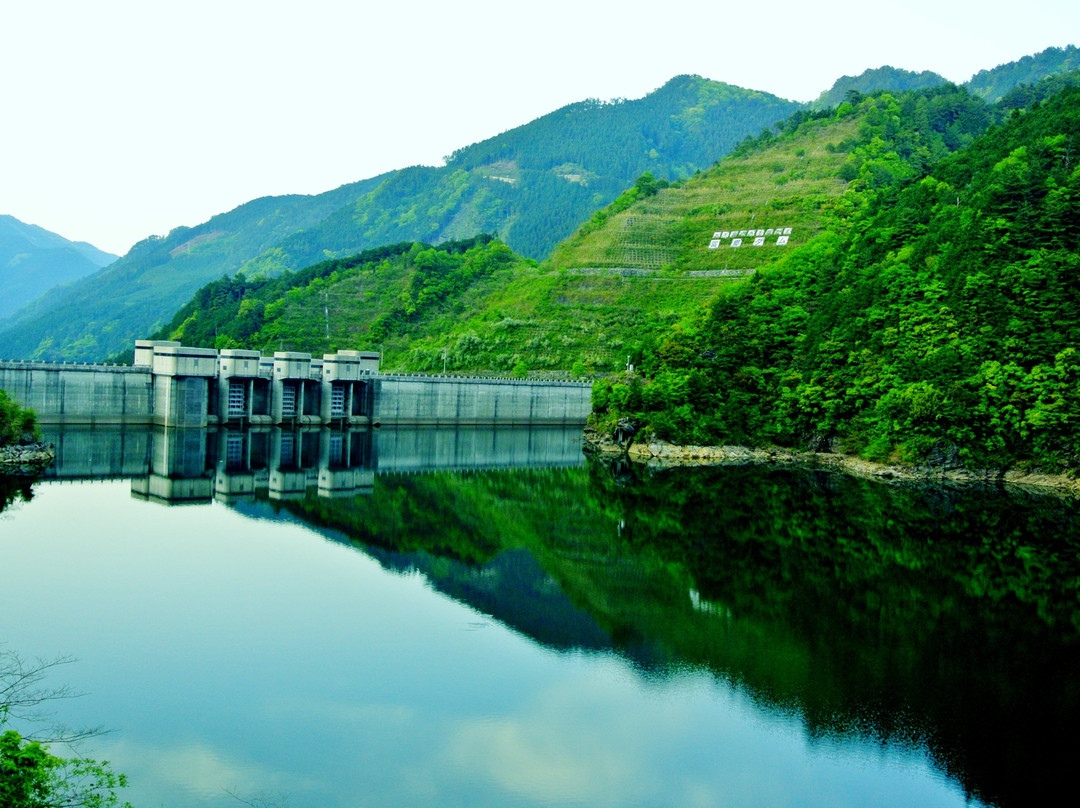 Tomisato Dam-四国中央市必去景点