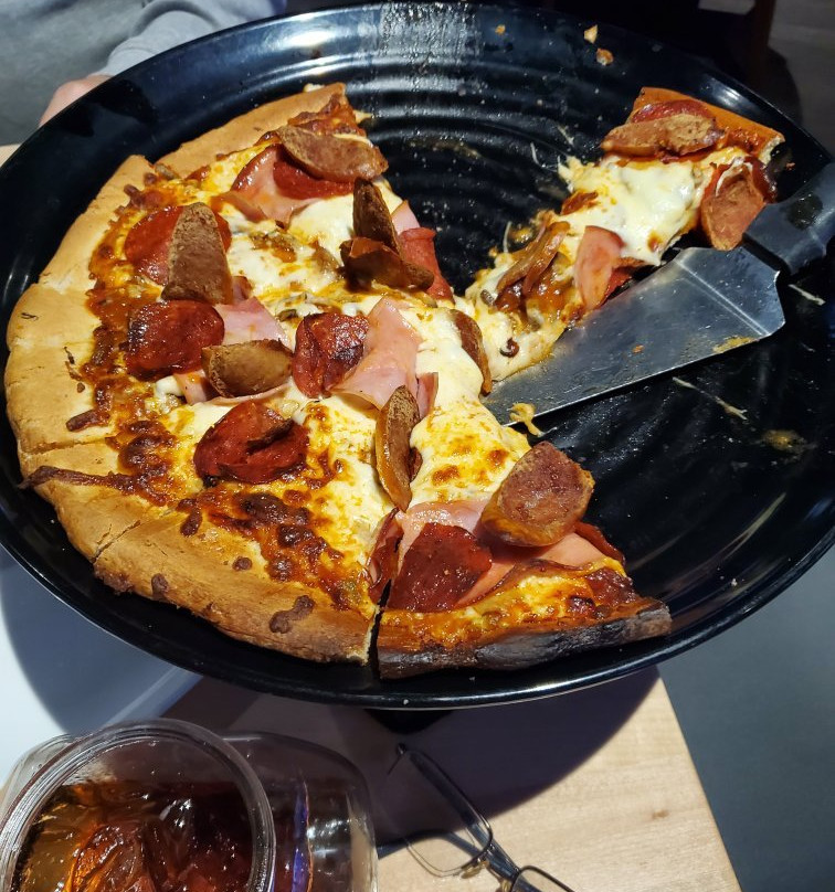 Caroline餐馆和美食-Boston Pizza