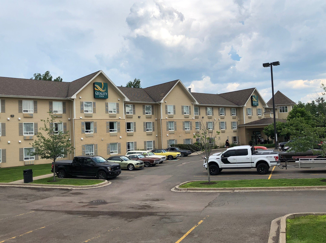 蒙克顿-代佩速8酒店主图