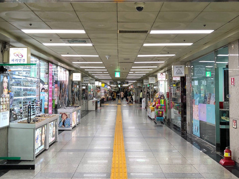 Myeongdong Underground Shopping Center-首尔必去景点