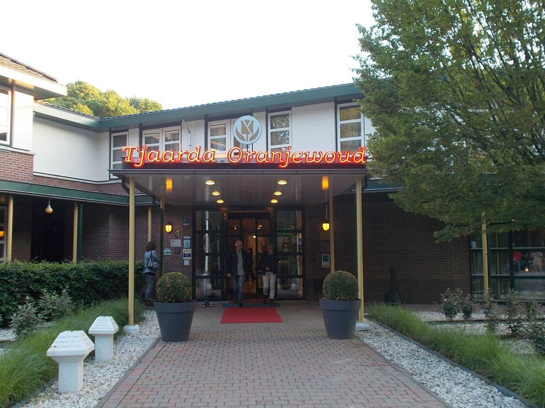 金色郁金香酒店主图