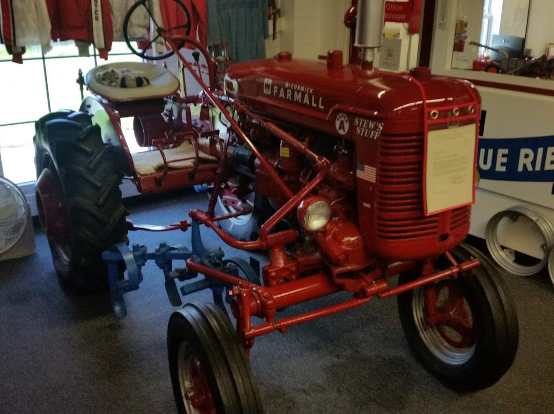 Paquette's Historical Farmall Tractor Museum景点图片