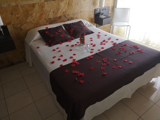 滨海皮纳尔酒店主图