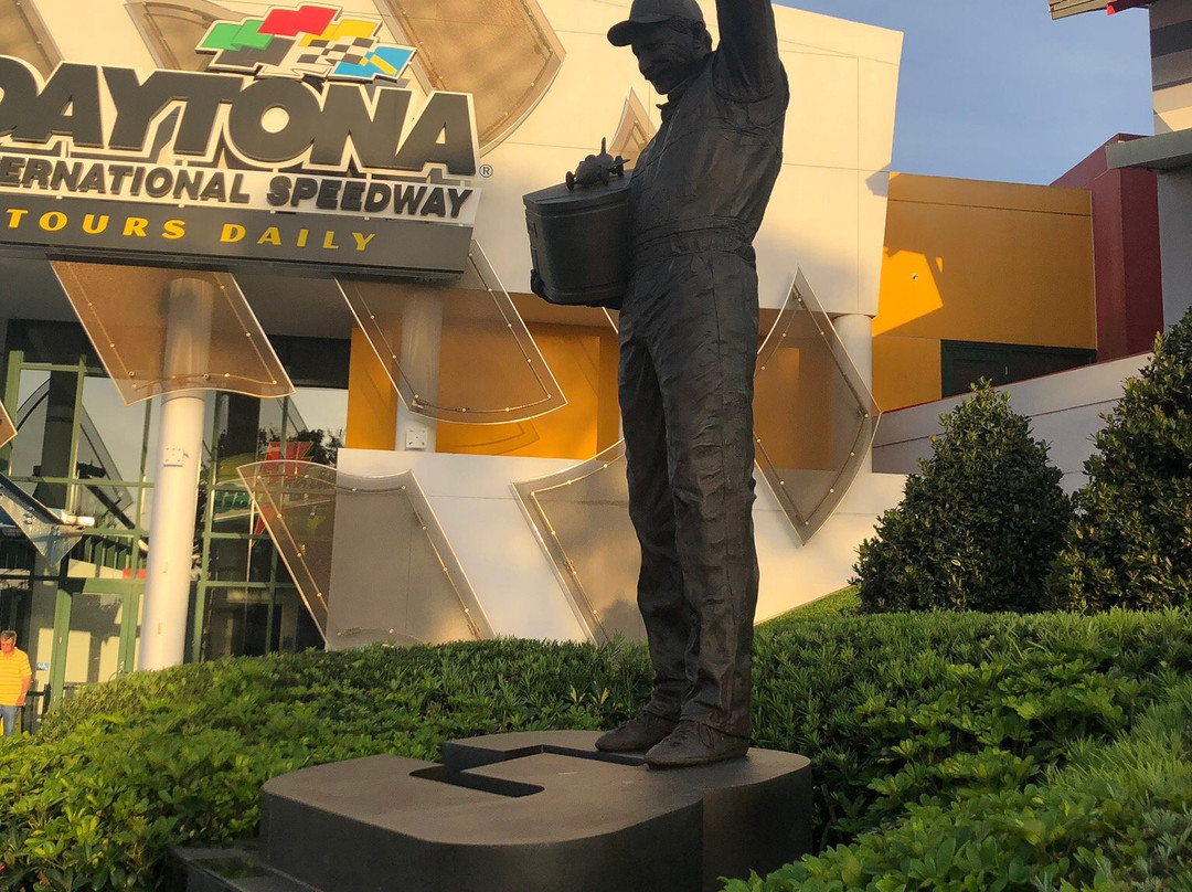 Dale Earnhardt Sr. Statue景点图片