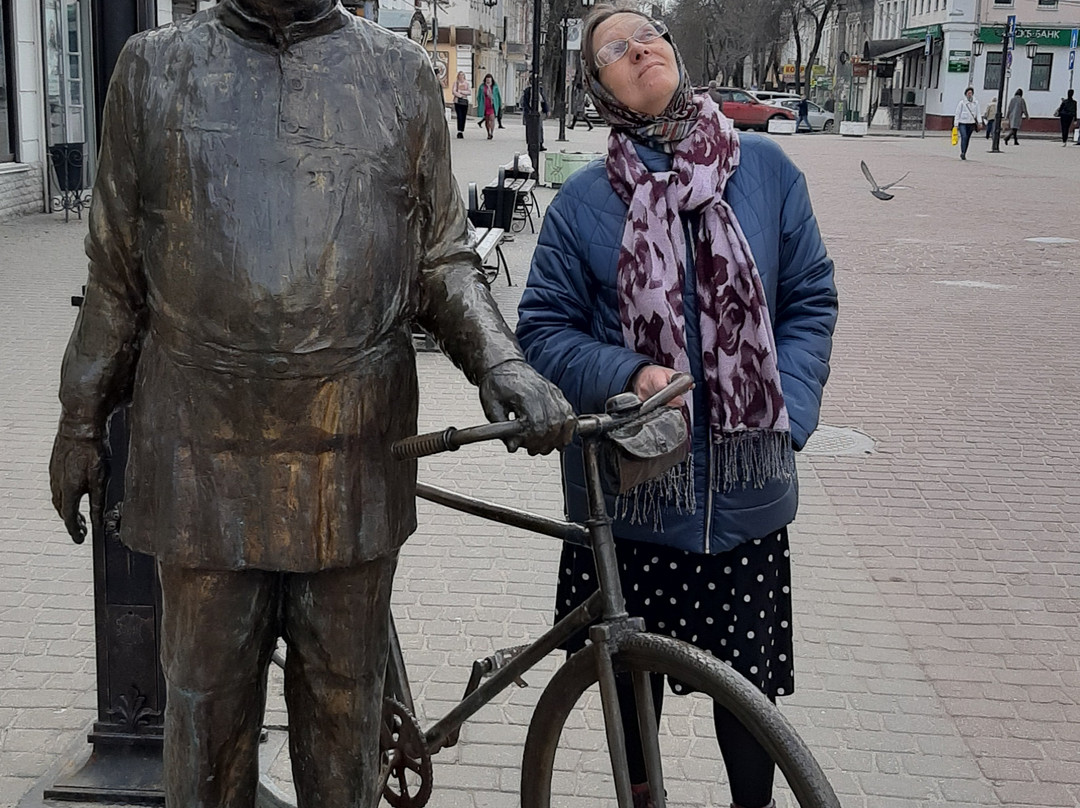 Monument to Tsiolkovskiy (a Man with a Bicycle)-卡卢加必去景点