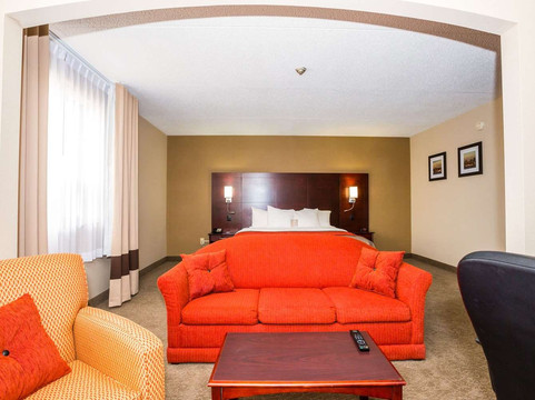 Comfort Inn & Suites Barrie主图