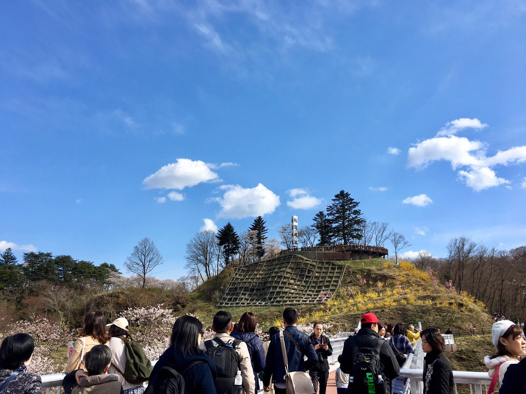 Shiroishigawa Embankment Funaoka Castle Park景点图片