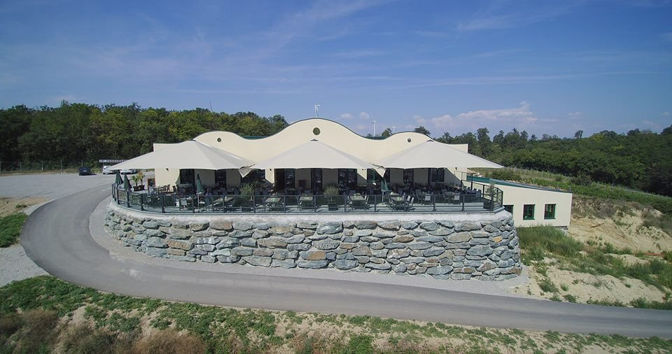 Wolfpassing an der Hochleithen餐馆和美食-Buschenschank Sandberg