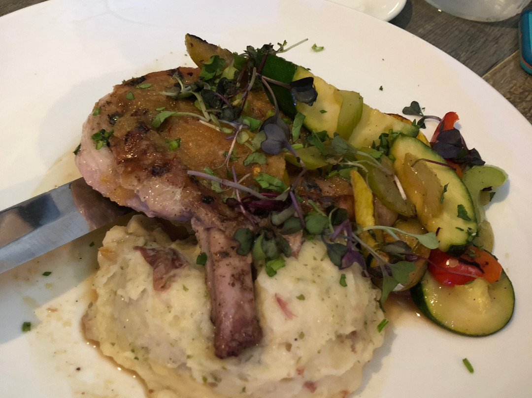 Hilltop Tavern and Inn主图