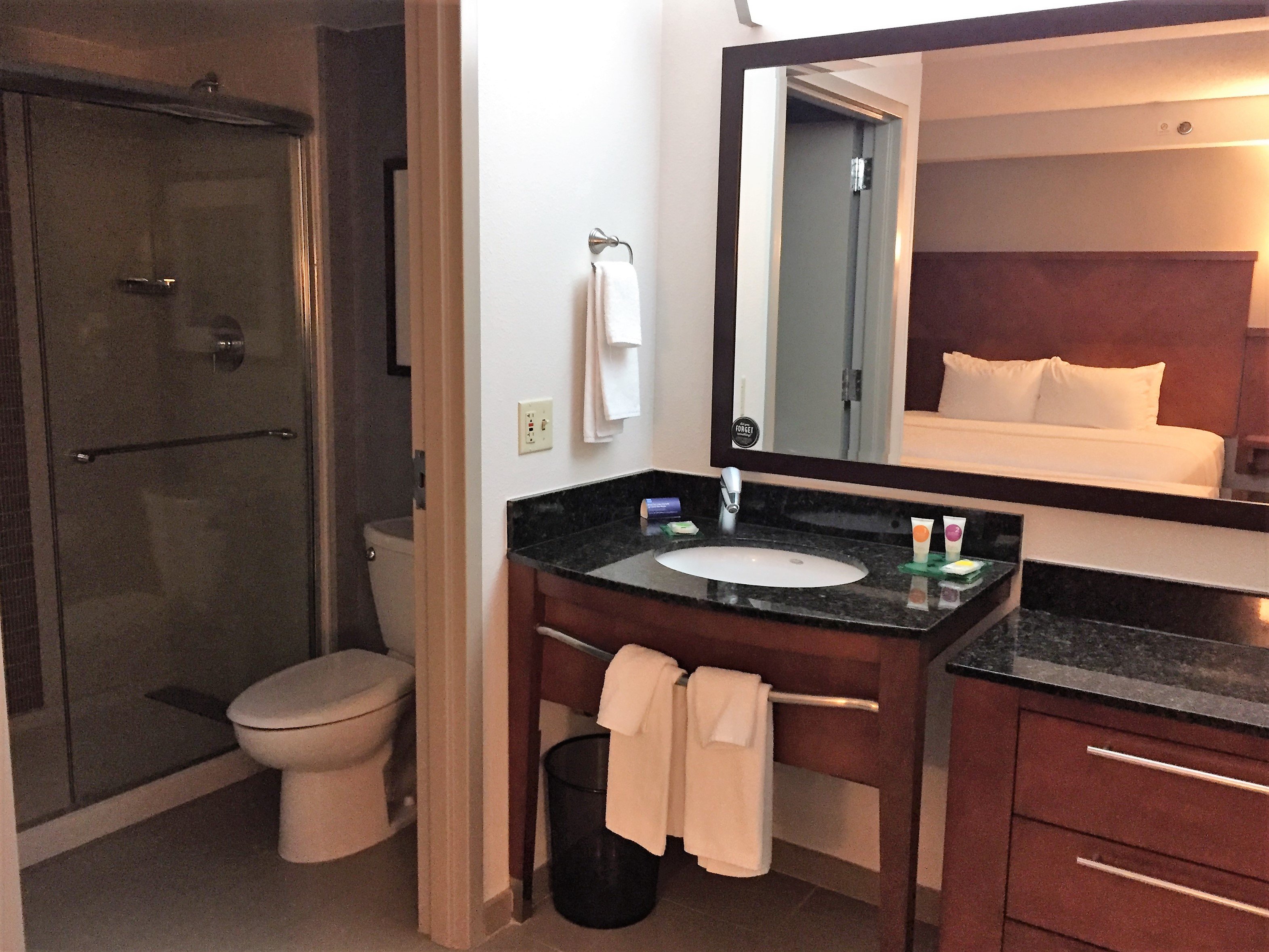 Hyatt Place Memphis/Wolfchase Galleria-浴室