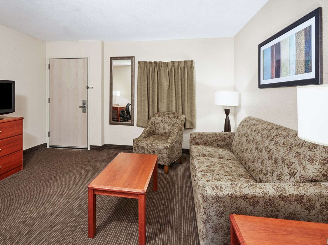 AmericInn by Wyndham Douglas / Saugatuck主图