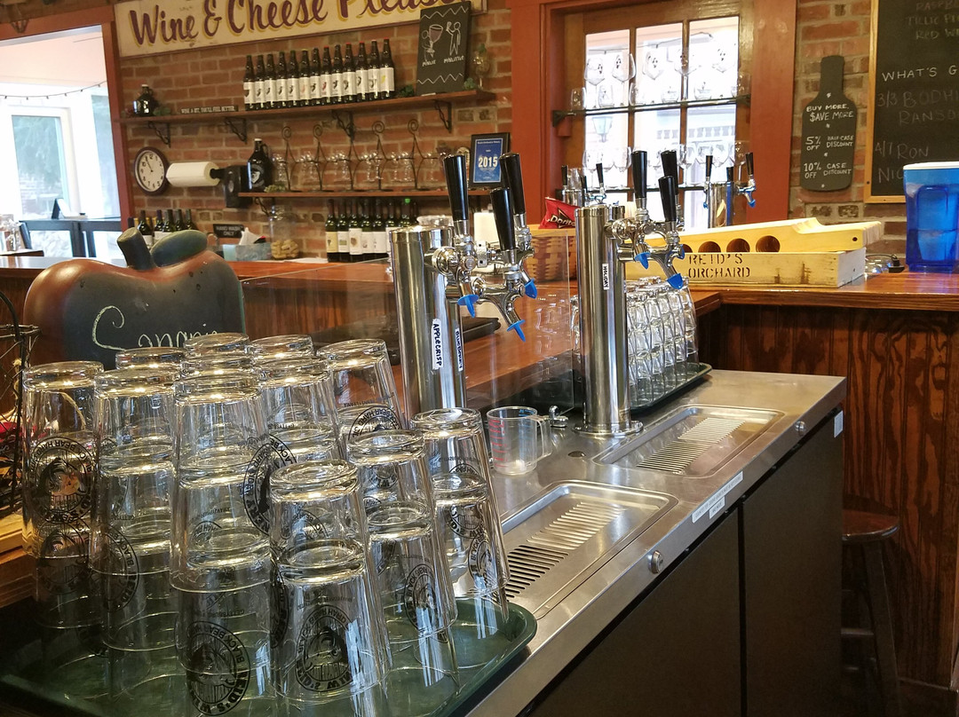 Reid’s Orchard & Winery Tasting Room and Cider House景点图片