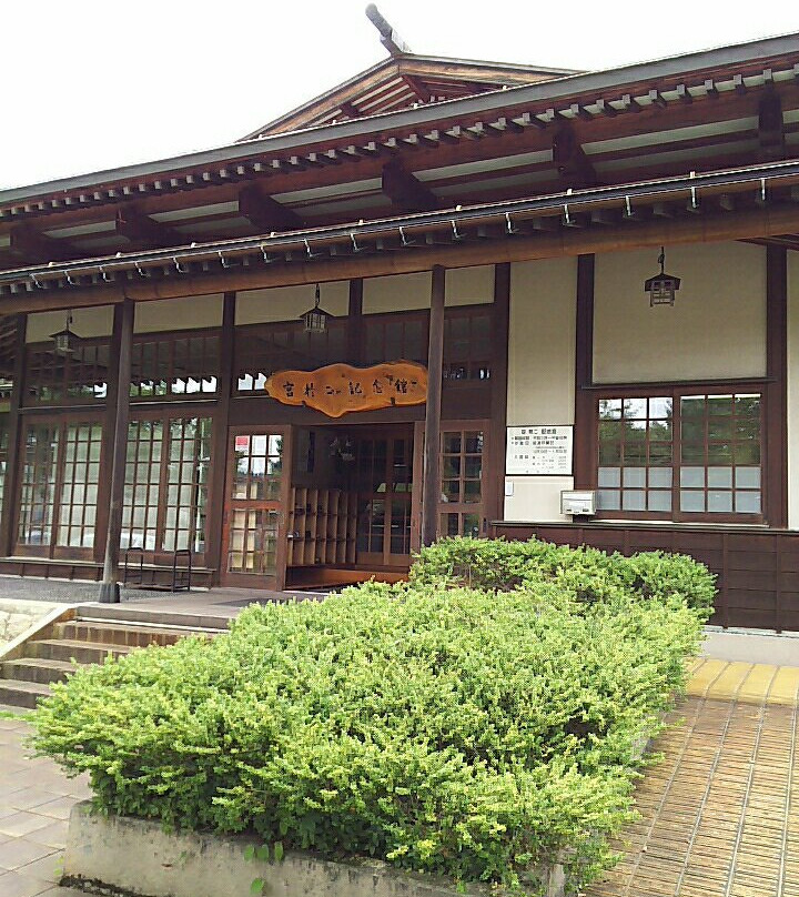 Uonuma Shuji Miya Memorial景点图片