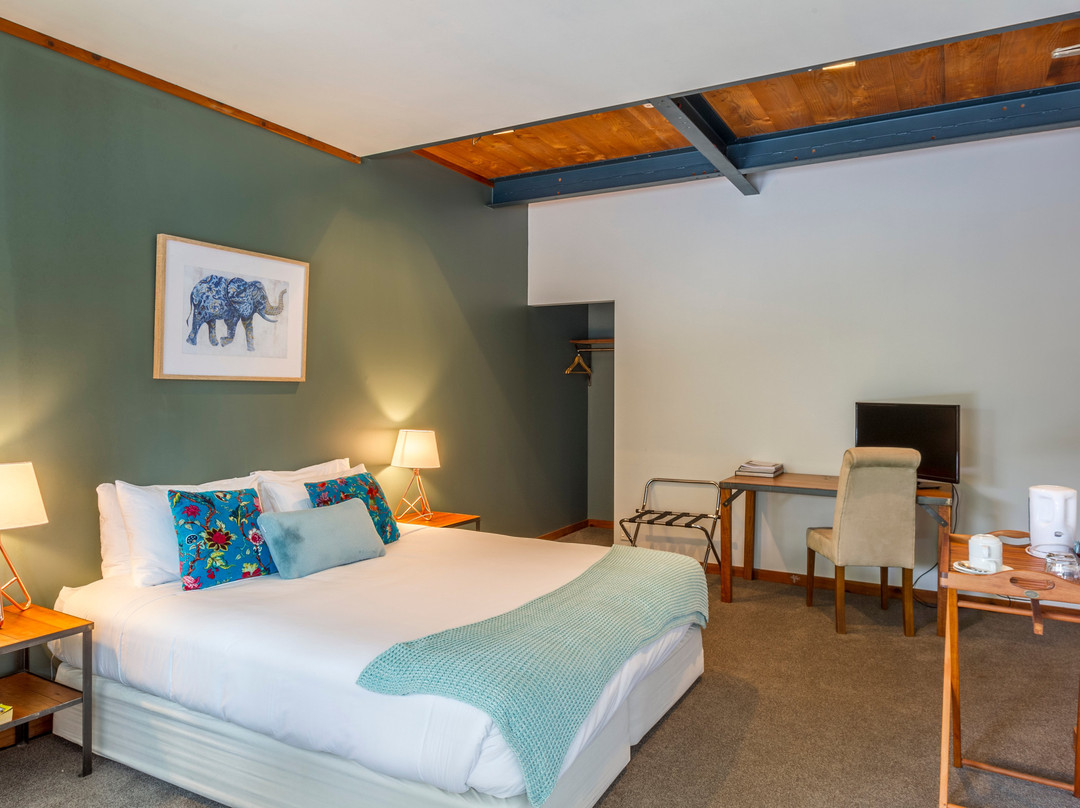 瑟纳罗斯着陆酒店主图