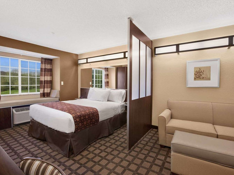 塞尔麦客达套房酒店主图