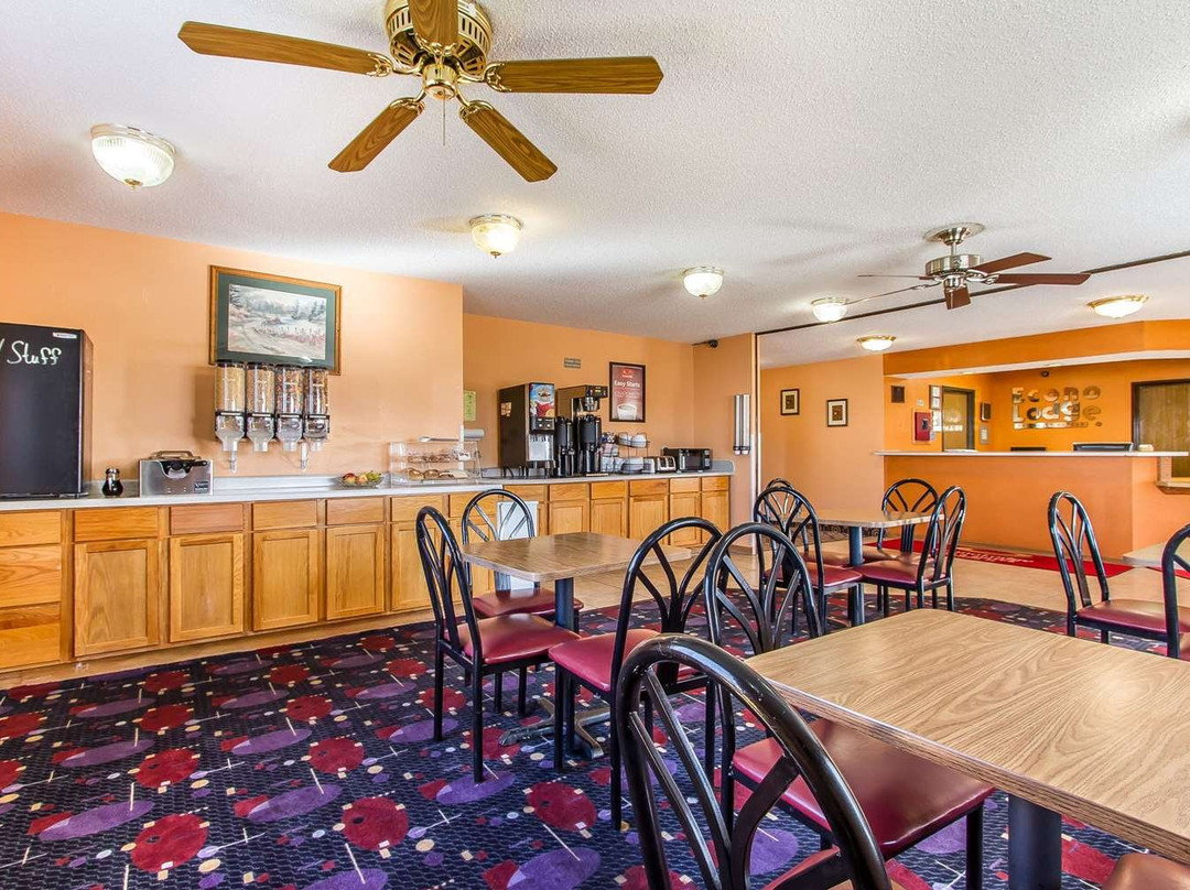 Econo Lodge & Suites主图