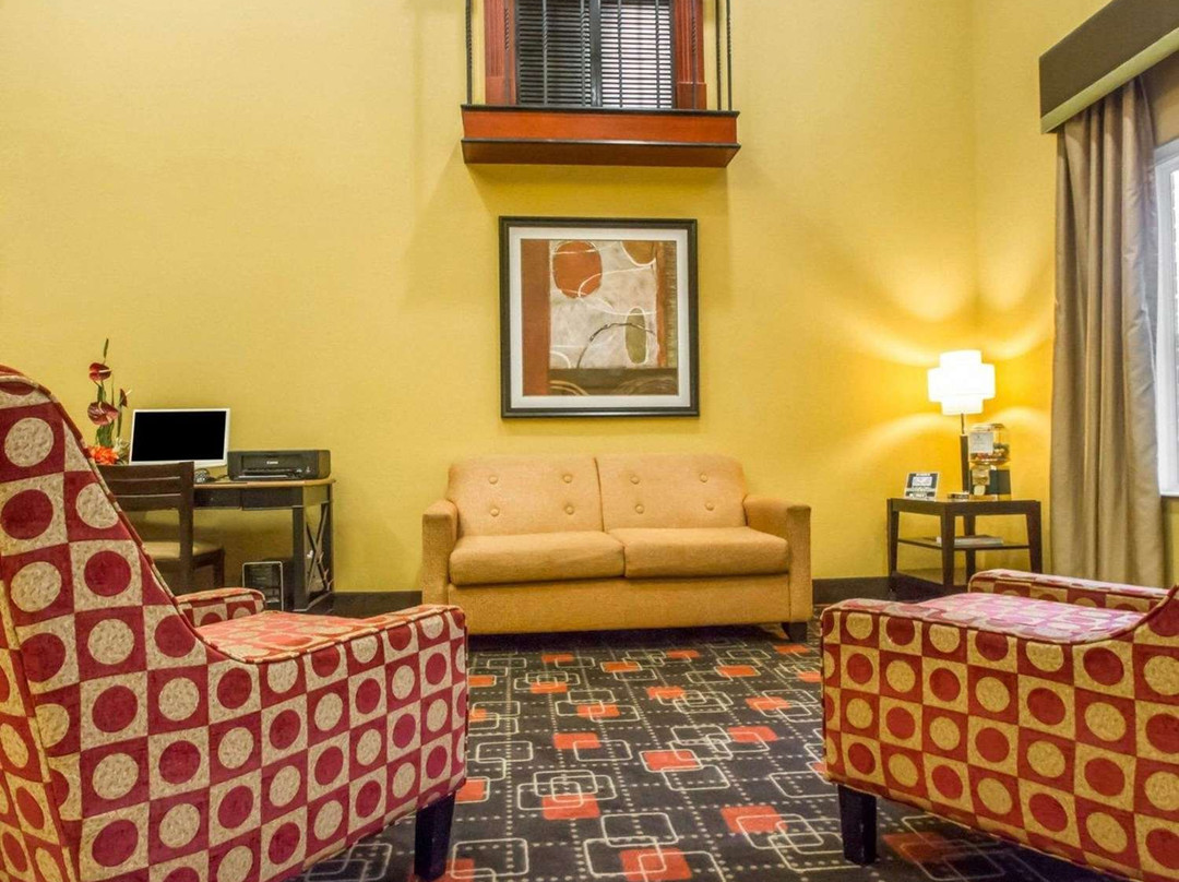 Suburban Studios主图