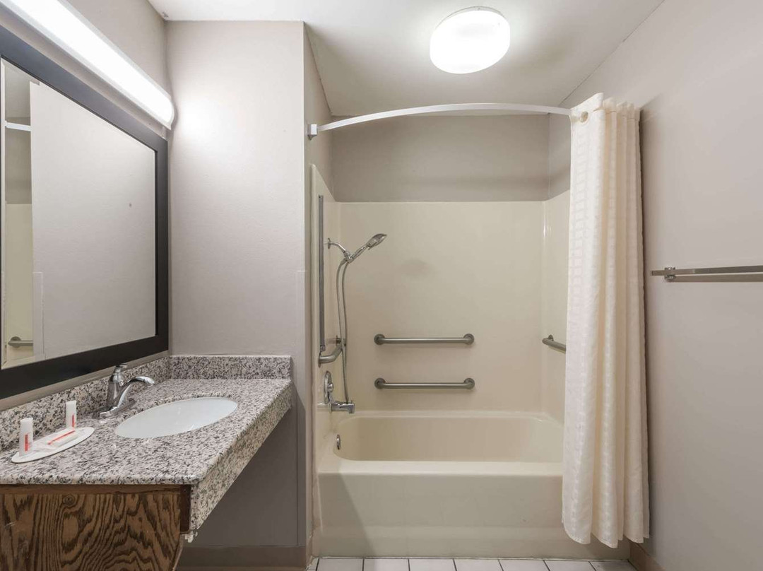 Super 8 by Wyndham Alexander City主图