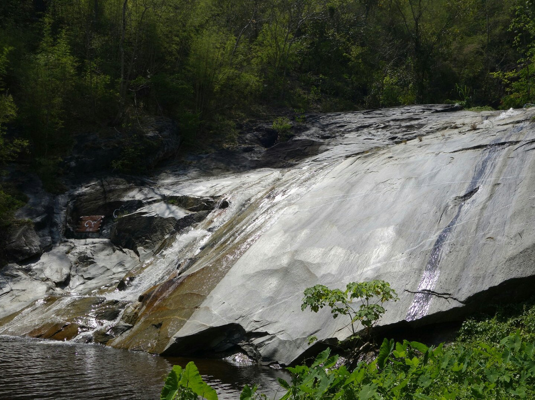 Kao Chon Waterfall景点图片